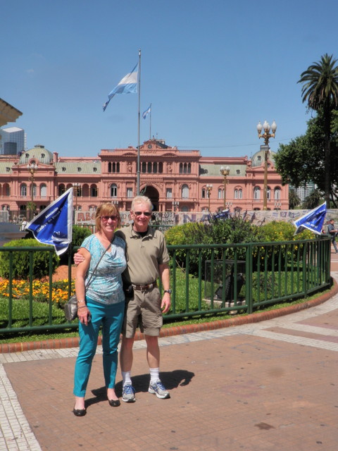 Jane and Dave in Plaza de Mayo